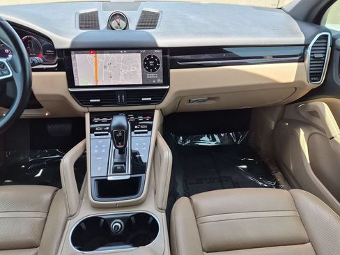 Used 2019 Porsche Cayenne AWD/4WD image 18