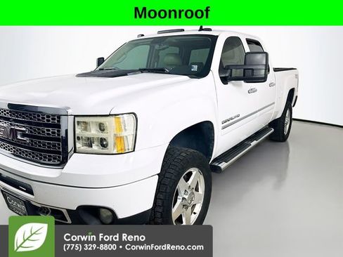 Used 2012 GMC Sierra 2500 Denali w/ Suspension Package, Off-Road AWD/4WD image 3