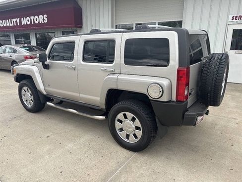 Used 2009 HUMMER H3 Alpha AWD/4WD image 12