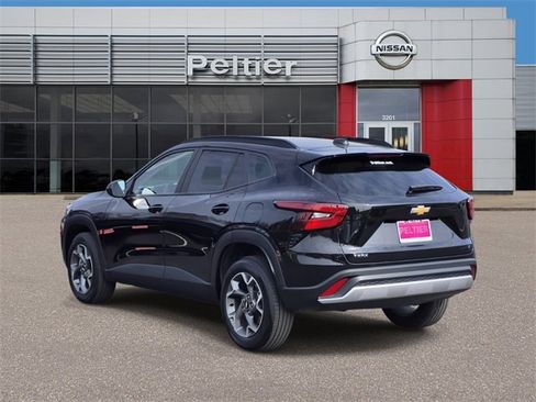 Used 2025 Chevrolet Trax LT image 4