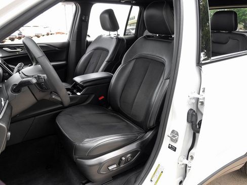 Used 2023 Jeep Grand Cherokee Altitude image 8