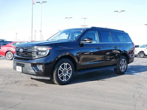 Certified 2023 Ford Explorer XLT w/ Equipment Group 202A image 28