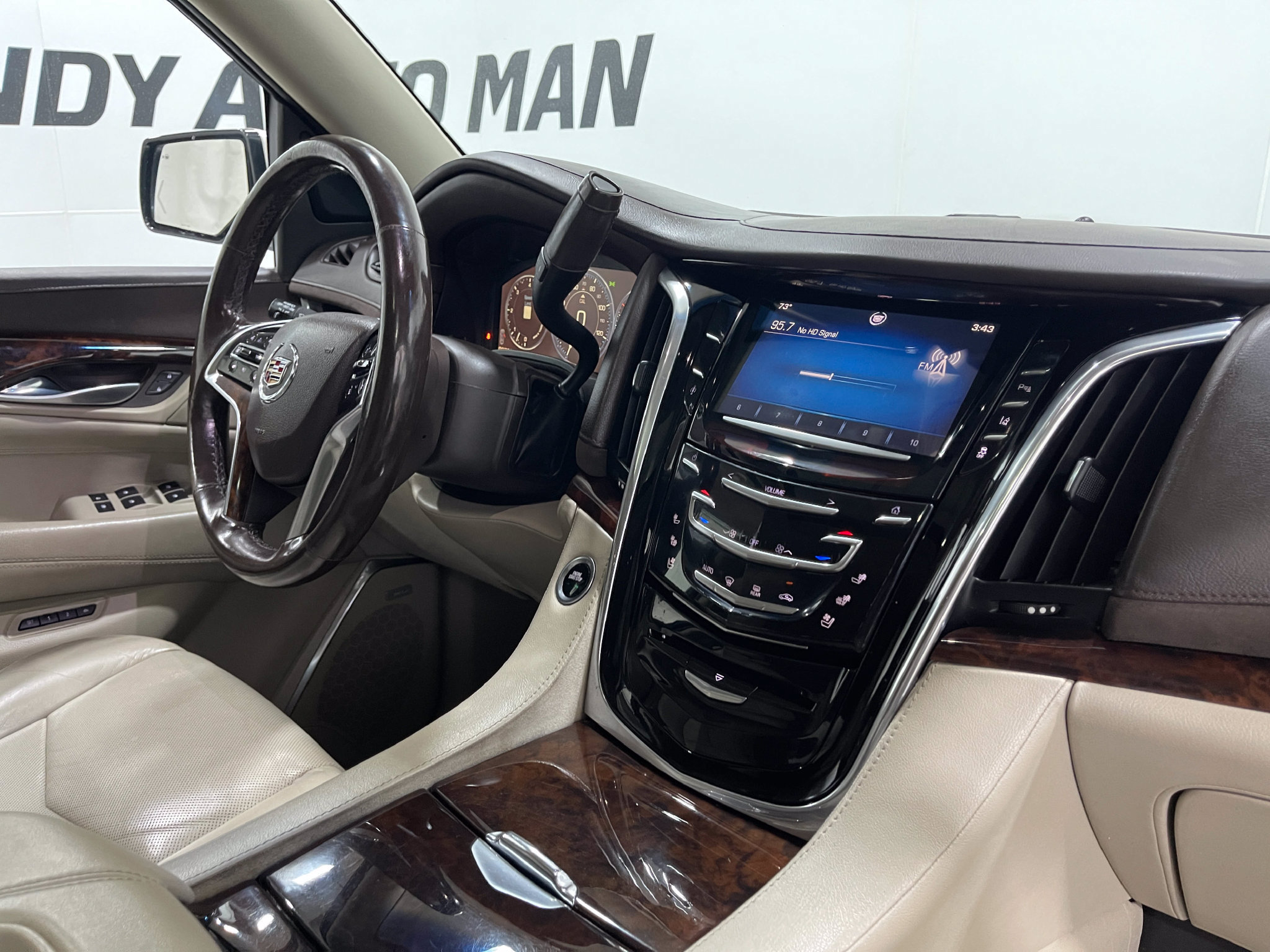 Used 2015 Cadillac Escalade Premium AWD/4WD image 20