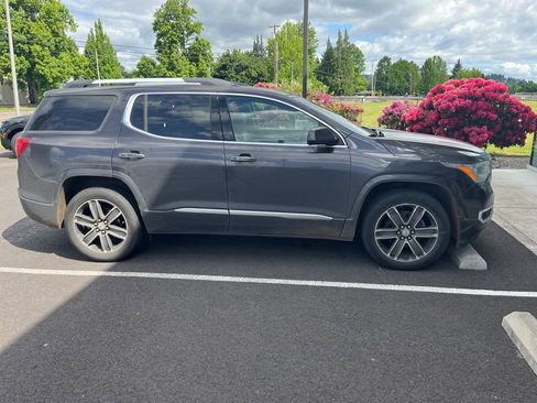 Used 2017 GMC Acadia Denali w/ Technology Package AWD/4WD image 4