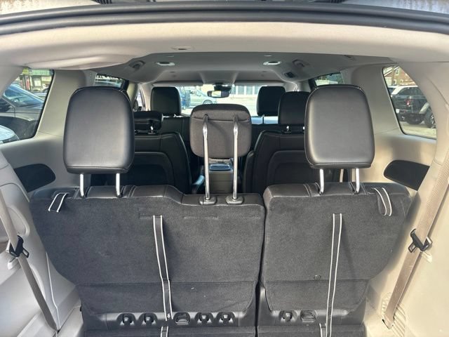 Certified 2023 Chrysler Pacifica Touring-L AWD/4WD image 5