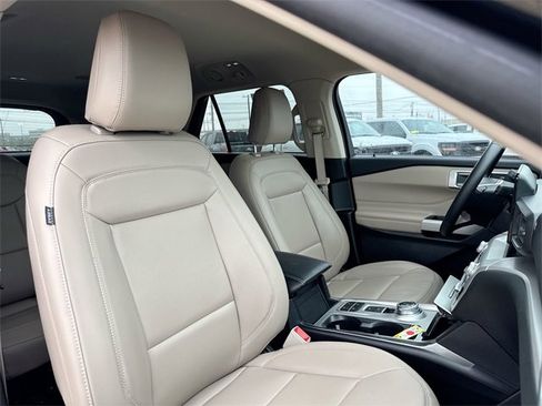 Certified 2024 Ford Explorer XLT w/ Equipment Group 202A image 30