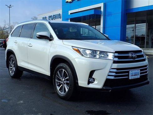 Used 2019 Toyota Highlander XLE image 2