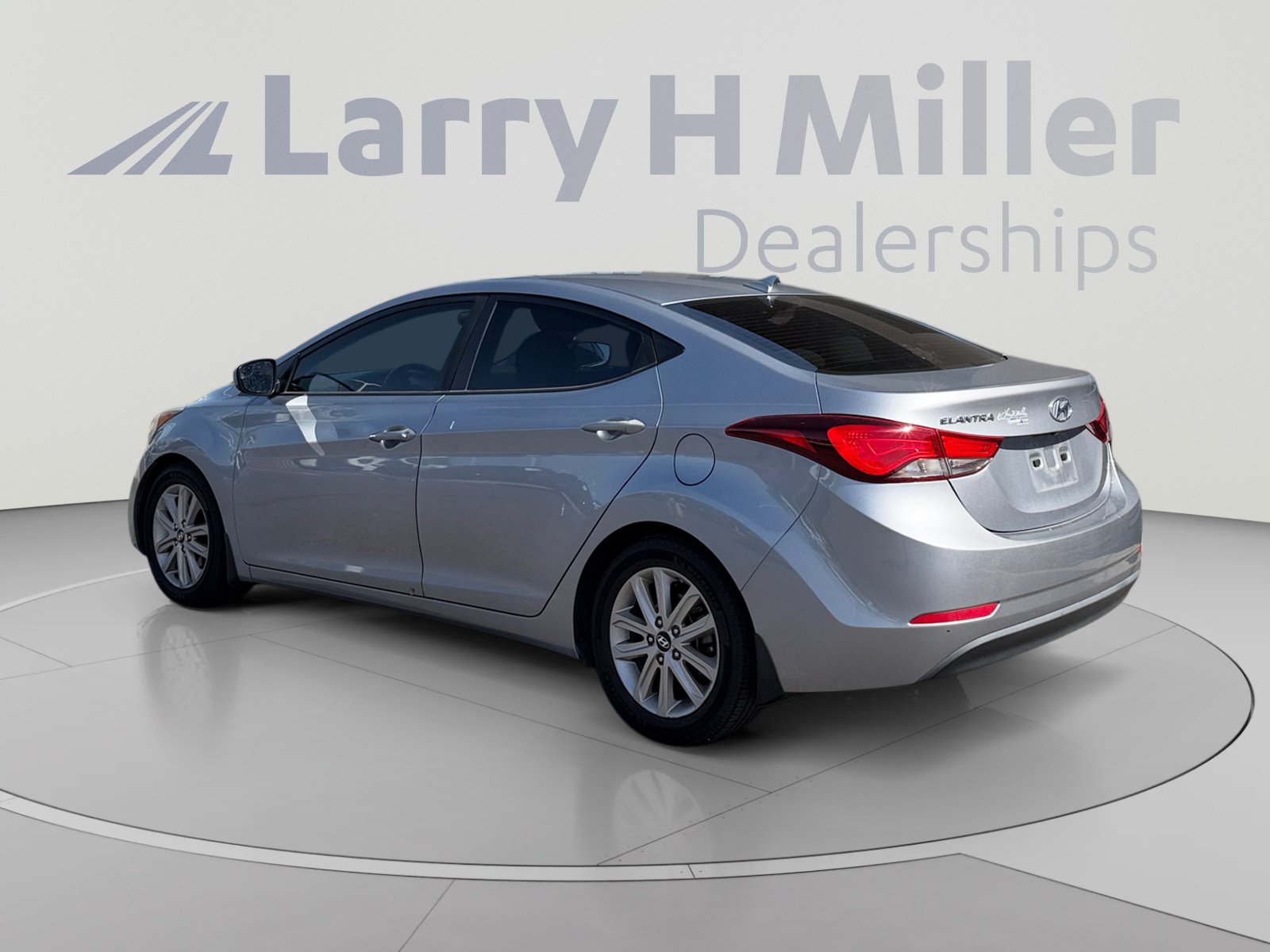 Used 2015 Hyundai Elantra SE w/ Option Group 02 FWD image 3