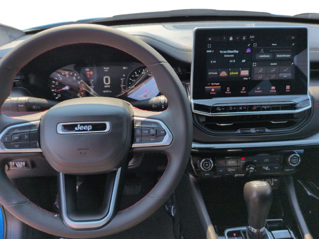 Used 2025 Jeep Compass Trailhawk AWD/4WD image 14