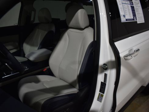 Used 2025 Kia Carnival SX Prestige image 15