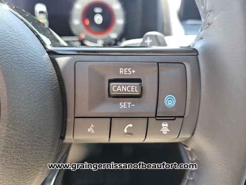 Used 2024 Nissan Rogue SL FWD image 13