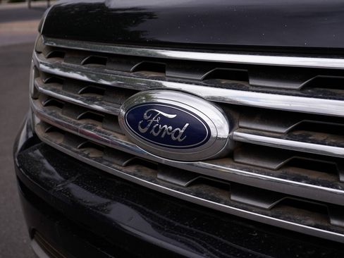 Used 2019 Ford Expedition Max XLT AWD/4WD image 3