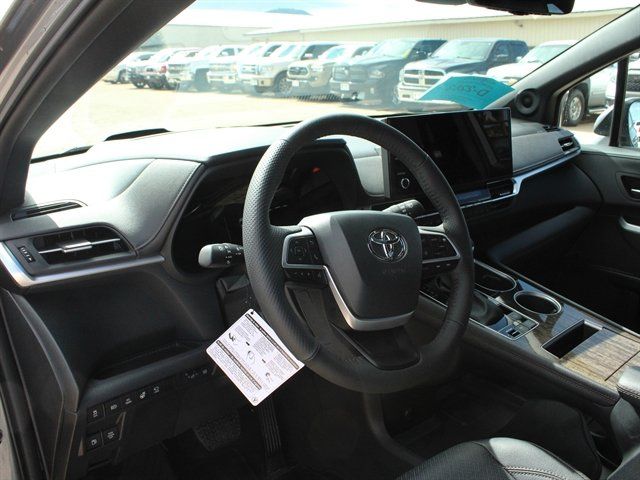 Used 2026 Toyota Sienna Platinum AWD/4WD image 15