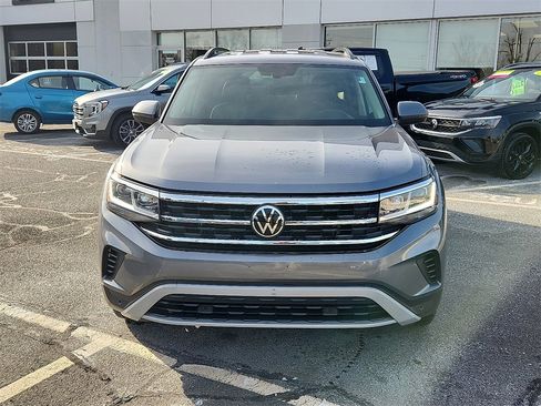 Used 2023 Volkswagen Atlas SE image 2