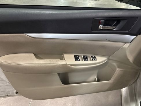 Used 2014 Subaru Legacy 2.5i Premium image 9