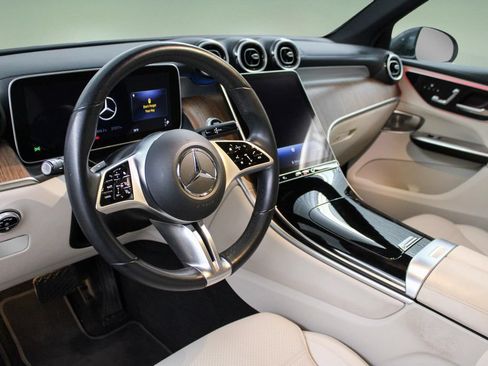 Used 2023 Mercedes-Benz GLC 300 image 2