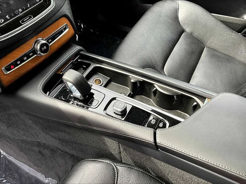 Certified 2023 Volvo XC90 B5 Plus image 15