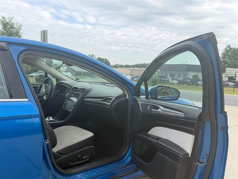 Used 2019 Ford Fusion SE w/ Equipment Group 151A FWD image 8