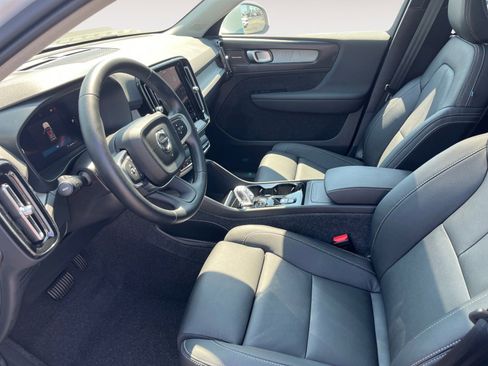 Used 2025 Volvo XC40 B5 Plus w/ Protection Package Premier image 9