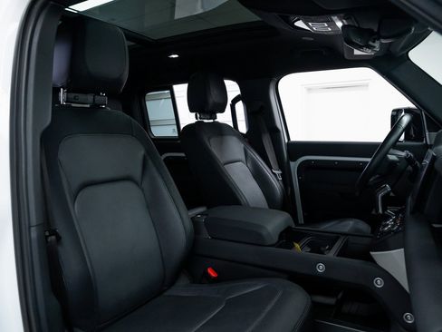 Used 2023 Land Rover Defender 130 X-Dynamic SE image 25