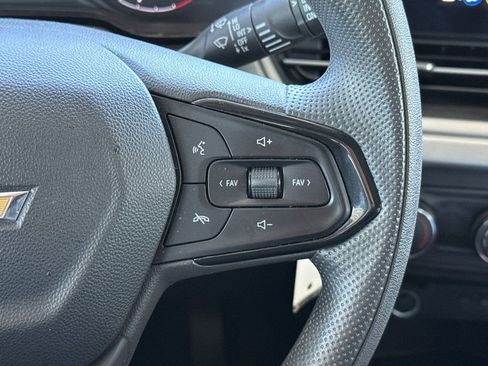 Used 2025 Chevrolet Trax LS FWD image 32