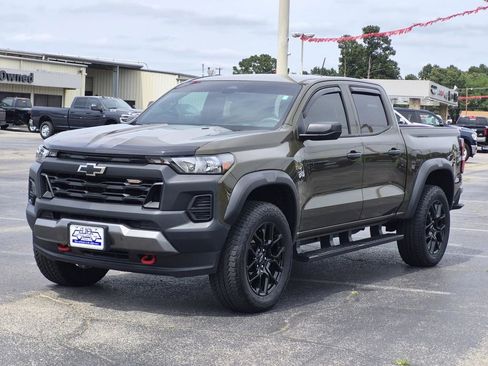 Used 2023 Chevrolet Colorado Trail Boss w/ LPO, Dark Essentials Package AWD/4WD image 3