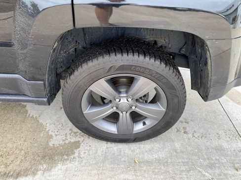 Used 2015 Jeep Patriot High Altitude AWD/4WD image 13
