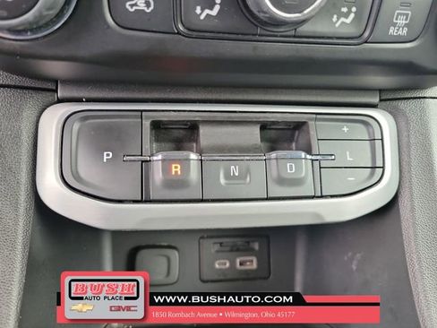 Used 2023 GMC Acadia SLT FWD image 29