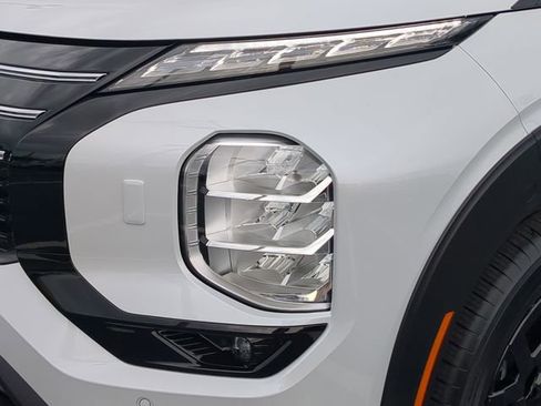 New 2026 Mitsubishi Outlander AWD image 10