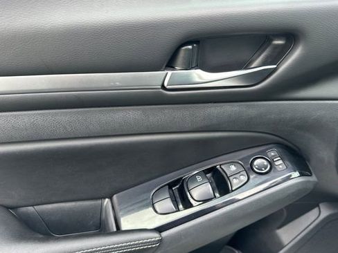 Used 2023 Nissan Altima 2.5 SV image 11