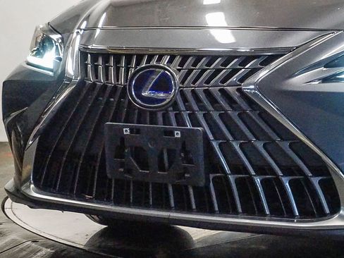 Used 2022 Lexus ES 300h w/ Accessory Package 2 FWD image 8