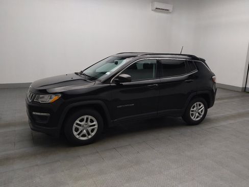 Used 2019 Jeep Compass Sport w/ Tech Group FWD image 2