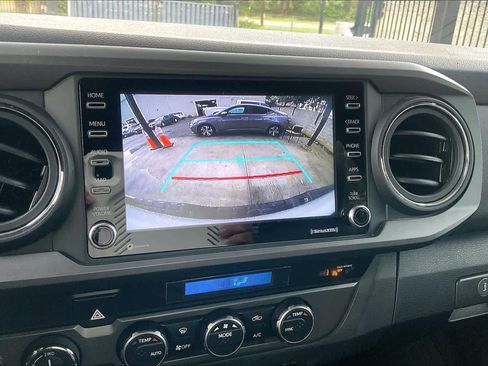 Used 2022 Toyota Tacoma TRD Off-Road image 25