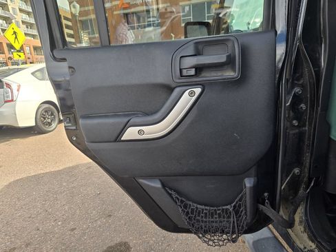 Used 2013 Jeep Wrangler Unlimited Sahara w/ Connectivity Group AWD/4WD image 18