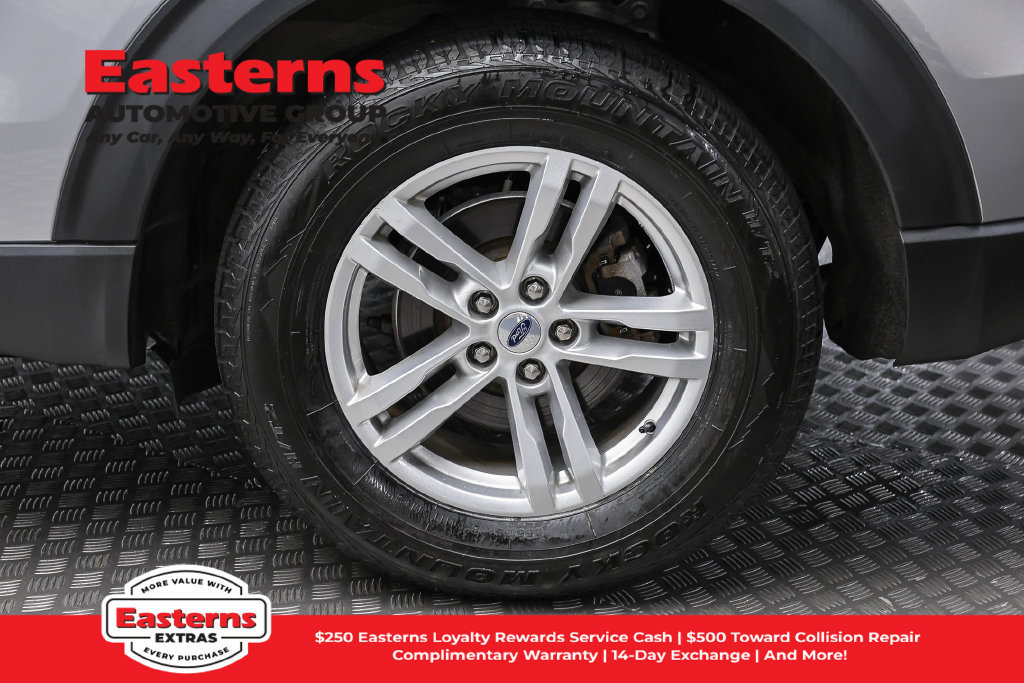 Used 2023 Ford Explorer XLT AWD/4WD image 9