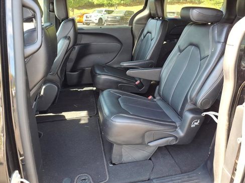 Used 2025 Chrysler Pacifica Select FWD image 14