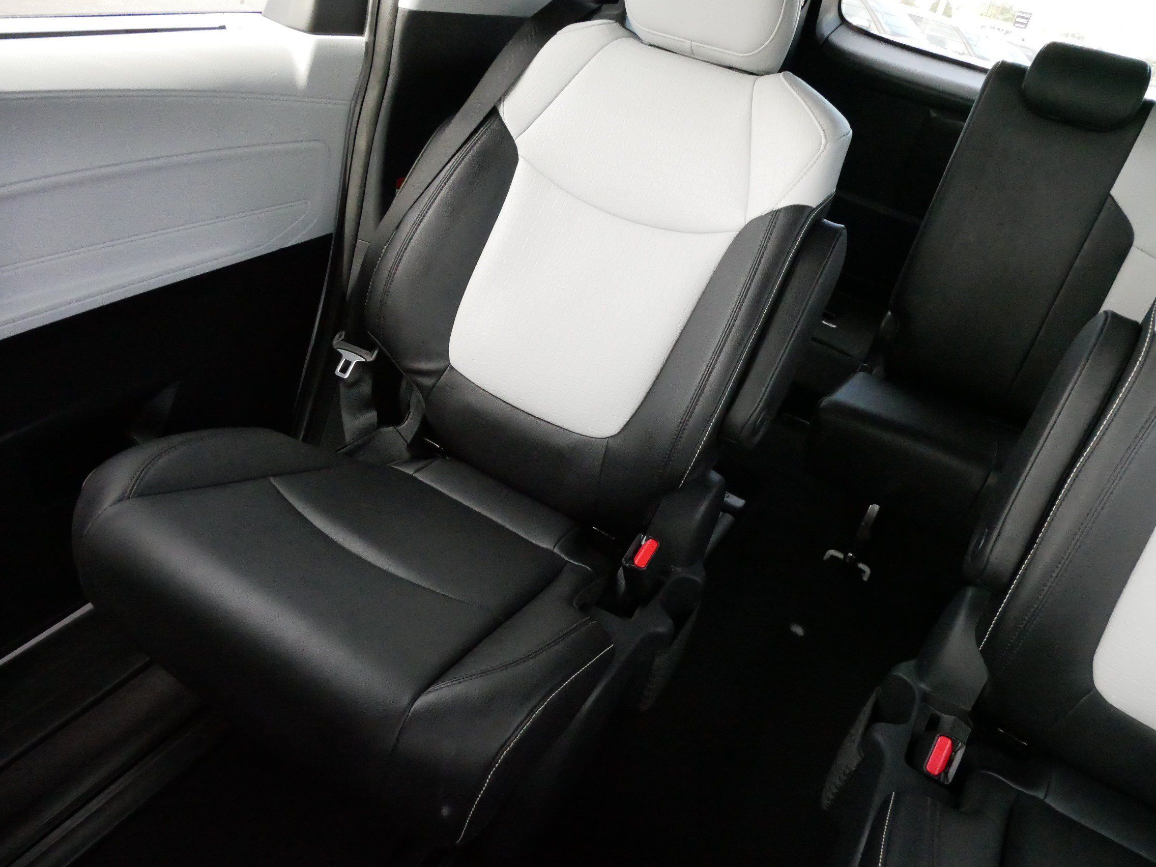 Certified 2026 Toyota Sienna XSE FWD image 12