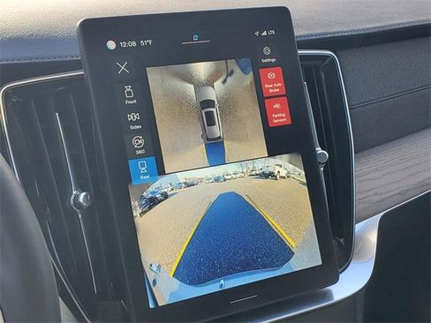 Used 2025 Volvo XC90 B5 Plus image 23