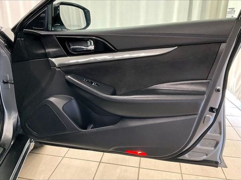 Used 2016 Nissan Maxima SR FWD image 12