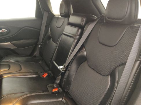 Used 2019 Jeep Cherokee Limited AWD/4WD image 18