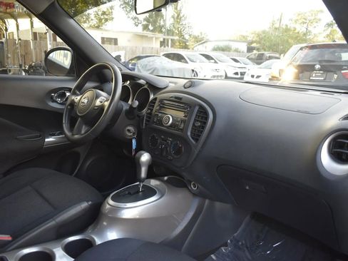 Used 2011 Nissan Juke S image 14