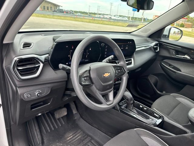 Used 2024 Chevrolet TrailBlazer LT w/ Driver Confidence Package FWD image 14