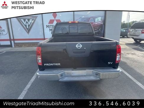 Used 2011 Nissan Frontier SV image 9