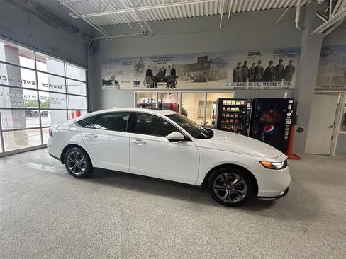 Used 2023 Honda Accord EX image 4