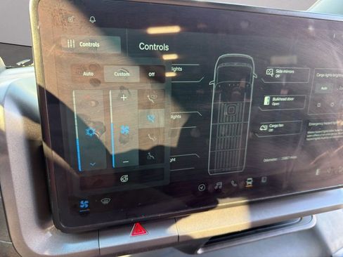 Used 2024 Rivian Delivery 500 FWD image 15
