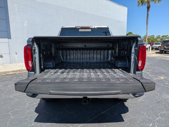 Used 2021 GMC Sierra 1500 SLT w/ SLT Premium Package RWD image 9