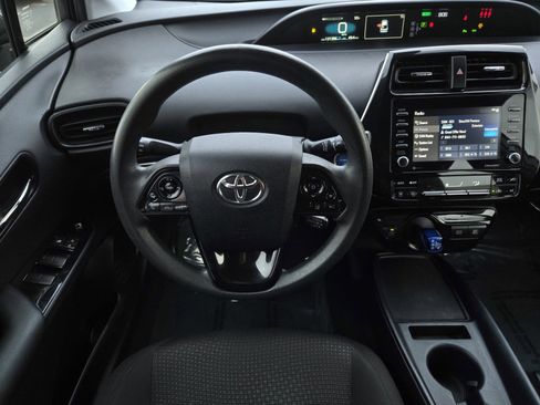 Used 2021 Toyota Prius LE image 12