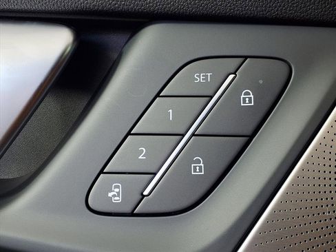 New 2026 Buick Enclave Avenir image 10