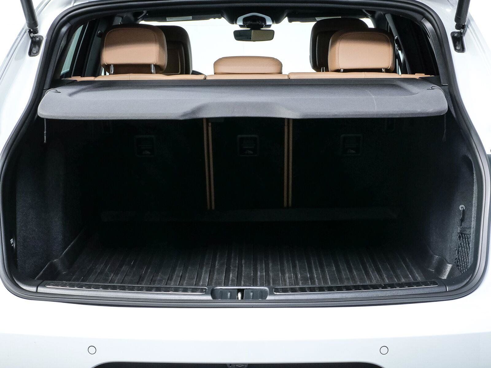 Certified 2021 Porsche Macan AWD/4WD image 32