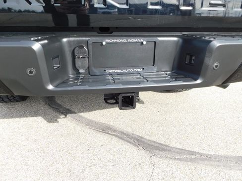 Used 2024 Nissan Frontier SV w/ Hardbody Edition AWD/4WD image 10